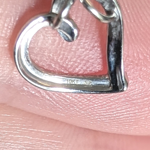 10K solid white gold diamond small heart pendant - Picture 9 of 10